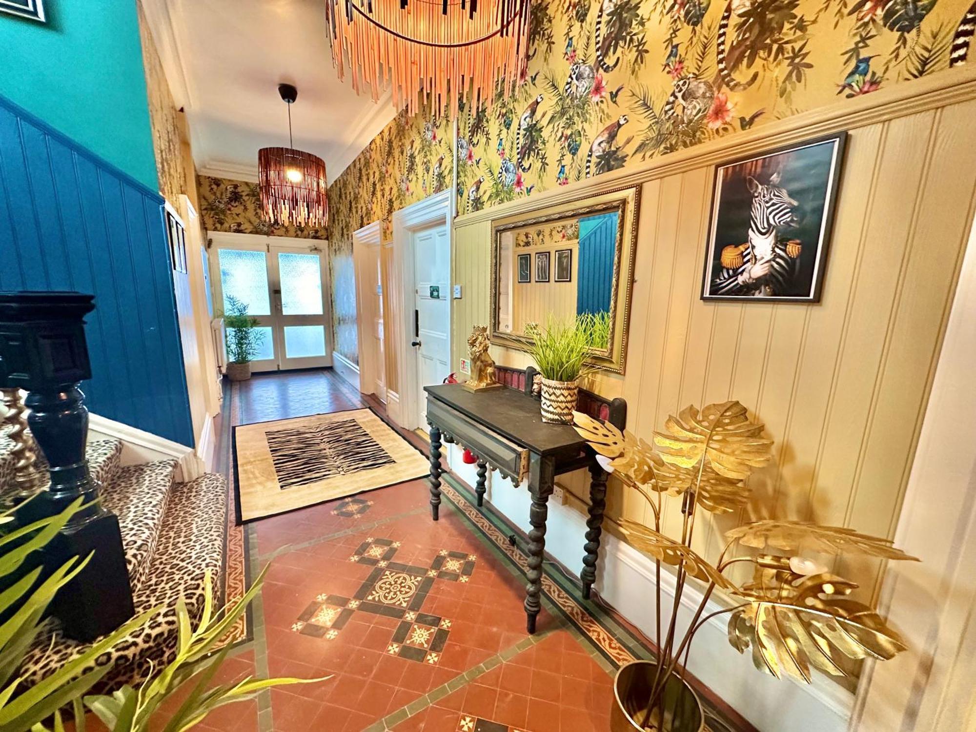 Lemur Lodge - Boutique Apartments - Short Stroll To The Beach Bournemouth Dış mekan fotoğraf